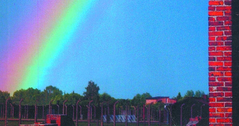 Tęcza nad miejscem kaźni
