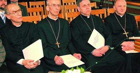 Biskupi pokrzywdzeni przez SB