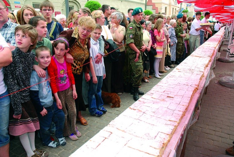 Gigantyczna kremówka dla Jana Pawła II