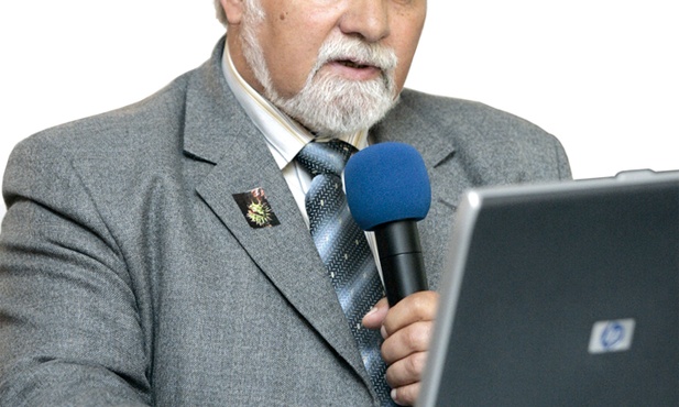 Czarne i suche liście