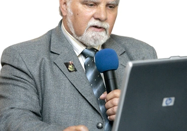 Czarne i suche liście