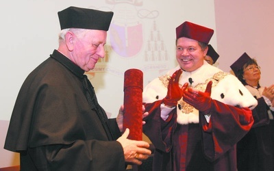 Honorowy doktor abp Damian Zimoń