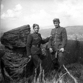  Ks. Władysław Gurgacz ze Stanisławem Szajną ps. „Orzeł”, wiosna 1949 r.