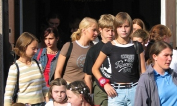 O tych, co żyją w świecie