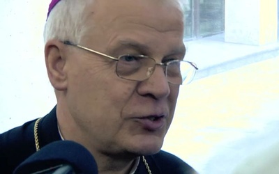 Abp Michalik: Wiara się nie przeżyła