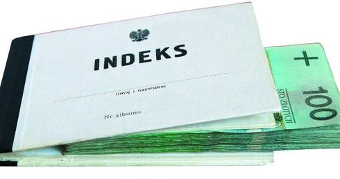 Płatne studia: przeciąganie liny