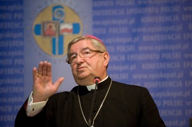 Abp Sławoj Leszek Głódź na konferencji prasowej