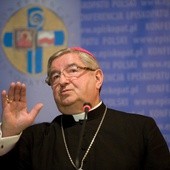 Abp Sławoj Leszek Głódź na konferencji prasowej