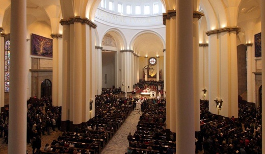Spotkanie młodych w katowickiej katedrze