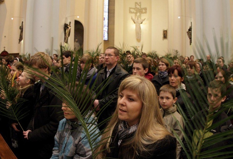 Spotkanie młodych w katowickiej katedrze