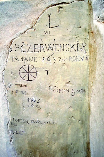  Napisy na murze, prawdopodobnie wykonane przez walczących w wojnie trzydziestoletniej 