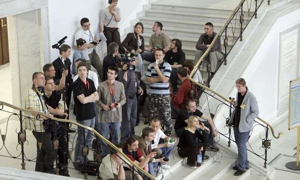 Język polityków coraz wulgarniejszy