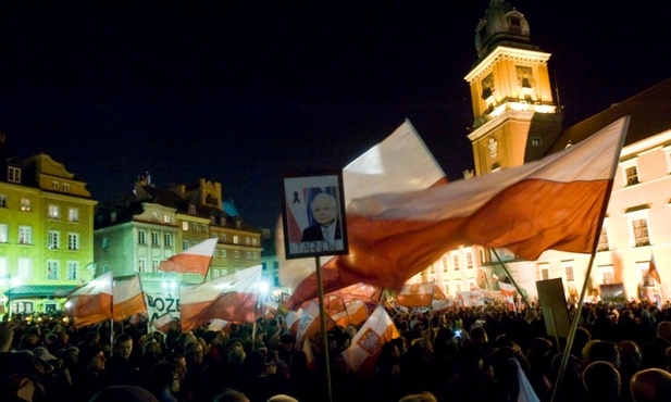 Marsz Pamięci w drugą rocznicę katastrofy smoleńskiej