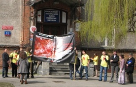 Feministki bronią aborcyjnego szpitala