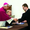 Każdy z diakonów otrzymał dekret od abp. Wojciecha Ziemby kierujący go do pracy 
