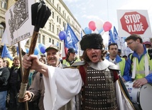 Tłumy protestują w Pradze przeciw rządowi