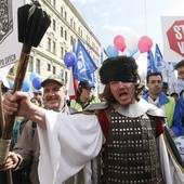 Tłumy protestują w Pradze przeciw rządowi