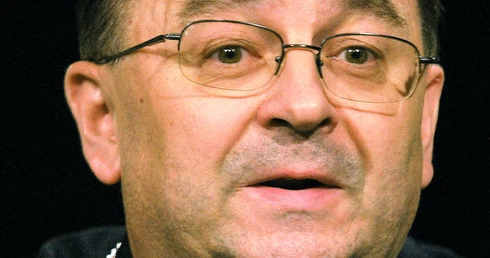 Ludzie czekają na chleb, na pracę, na nadzieję