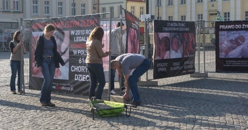 Wystawa antyaborcyjna "Wybierz życie" w Bydgoszczy