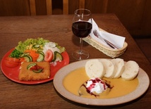 Z Biblią jest jak z kolacją