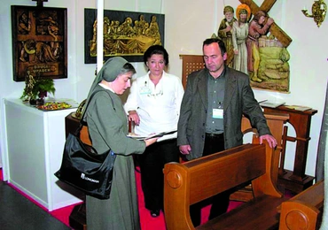 Oszuści pod szyldem wystawy