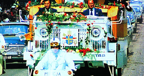 Chce odbudować papamobile