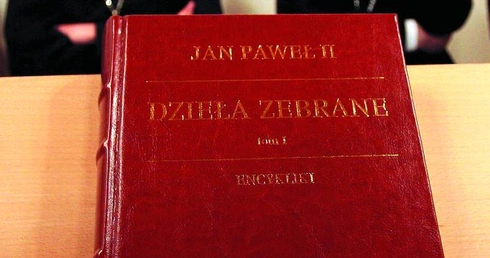Papież w 15 tomach