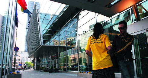 Scjentolodzy lądują