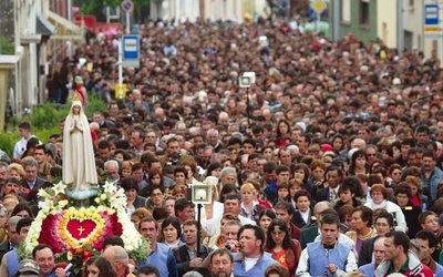 Polacy lubią  trzynastkę