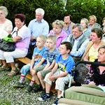 Tak jak za dawnych lat – na nabożeństwach majowych pojawiły się całe rodziny, od dzieci po dziadków 