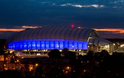 UEFA przejmuje polskie stadiony