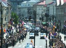 Ciepły, uśmiechnięty, serdeczny - Przejazd z lotniska do archikatedry