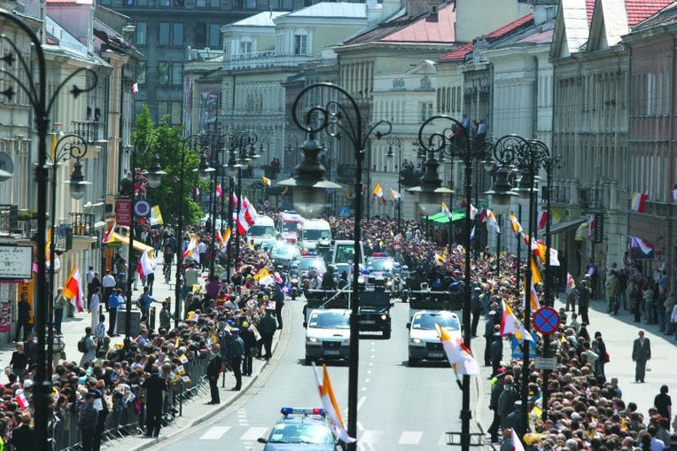 Ciepły, uśmiechnięty, serdeczny - Przejazd z lotniska do archikatedry