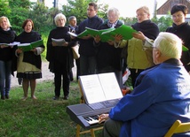 Koncert pod lipą