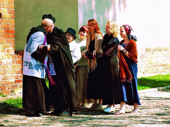  Zdjęcia z plenerów, w czasie powstawania filmu o objawieniach maryjnych w Sierpcu z 1483 r. 