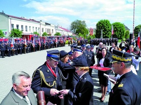  Podczas uroczystości uhonorowano zasłużonych strażaków 