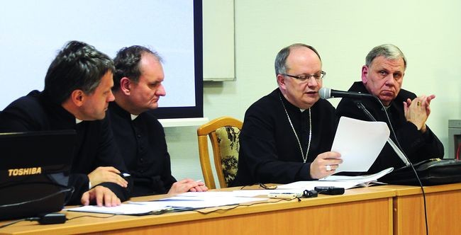  W seminarium udział wzięli bp Jan Kopiec, bp Andrzej Czaja, ks. Adam Rogalski i ks. Artur Sepioło