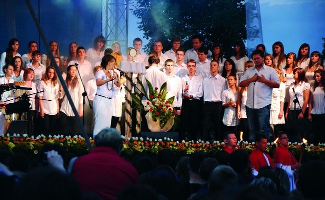  Kulminacyjnym momentem modlitwy śpiewem będzie adoracja Najświętszego Sakramentu 