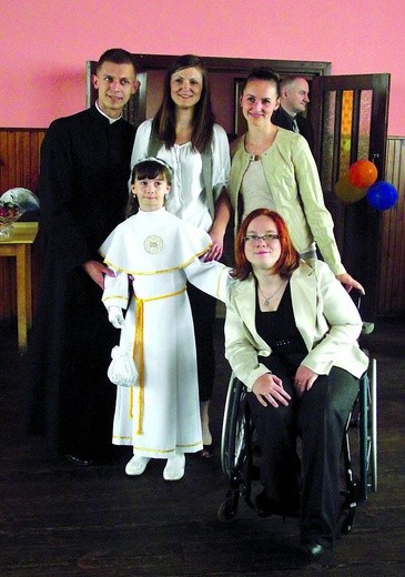  W dniu I Komunii Świętej Martynce towarzyszyli przyjaciele, których  poznała  w Piekoszowie. Wśród  nich był dk. Grzegorz Opiela