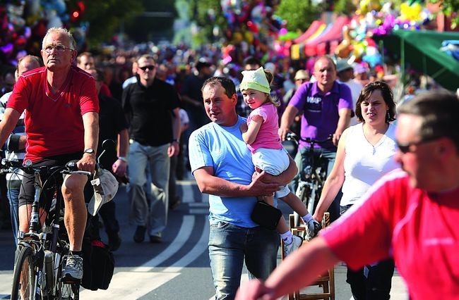 W tłumie, w Piekarach co roku jest więcej rowerzystów