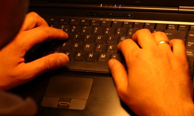 Dworczyk: E-rejestracja na szczepienie przeciw COVID-19 wznowiona