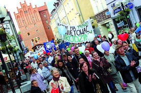  W olsztyńskim marszu wzięło udział ponad 1,5 tys. osób. – Jesteśmy szczęśliwi, że tak wiele osób zechciało wyjść na ulice, aby ukazać, iż życie to największa wartość – powiedział Janusz Prucnal, organizator marszu