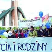 W Koszalinie radosny pochód otwierali studenci 