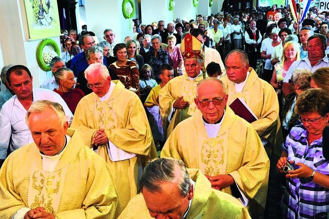  Rocznicowej Eucharystii, transmitowanej przez Telewizję Trwam, przewodniczył bp Henryk Tomasik