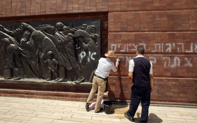 Ortodoksi podejrzani o napisy na ścianach Yad Vashem