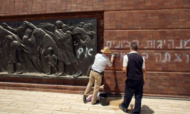 Ortodoksi podejrzani o napisy na ścianach Yad Vashem