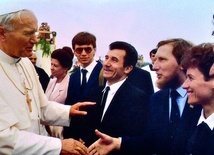 Spotkanie Jana Pawła II ze świeckimi. Pierwszy z prawej Władysław Żabiński 