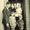 W archiwum można zestawić kilka fotografii rodzinnych.  Na zdjęciu rodzina Anny  i Wilhelma Szebesczyków  z Rydułtów, 1940 r.