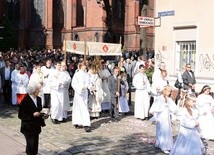  W procesji niesiono zabytkową monstrancję z XVII wieku, ufundowaną przez gliwickich mieszczan