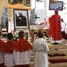  Uroczystość nadania szkole imienia ks. Franciszka Blachnickiego rozpoczęła się Mszą św., której przewodniczył bp Jan Kopiec